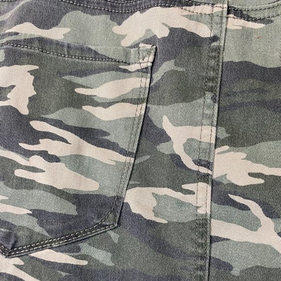 SOLD Kensie Jeans Camo Mini Skirt NWOT Women's Size 12 - Picture 6 of 8